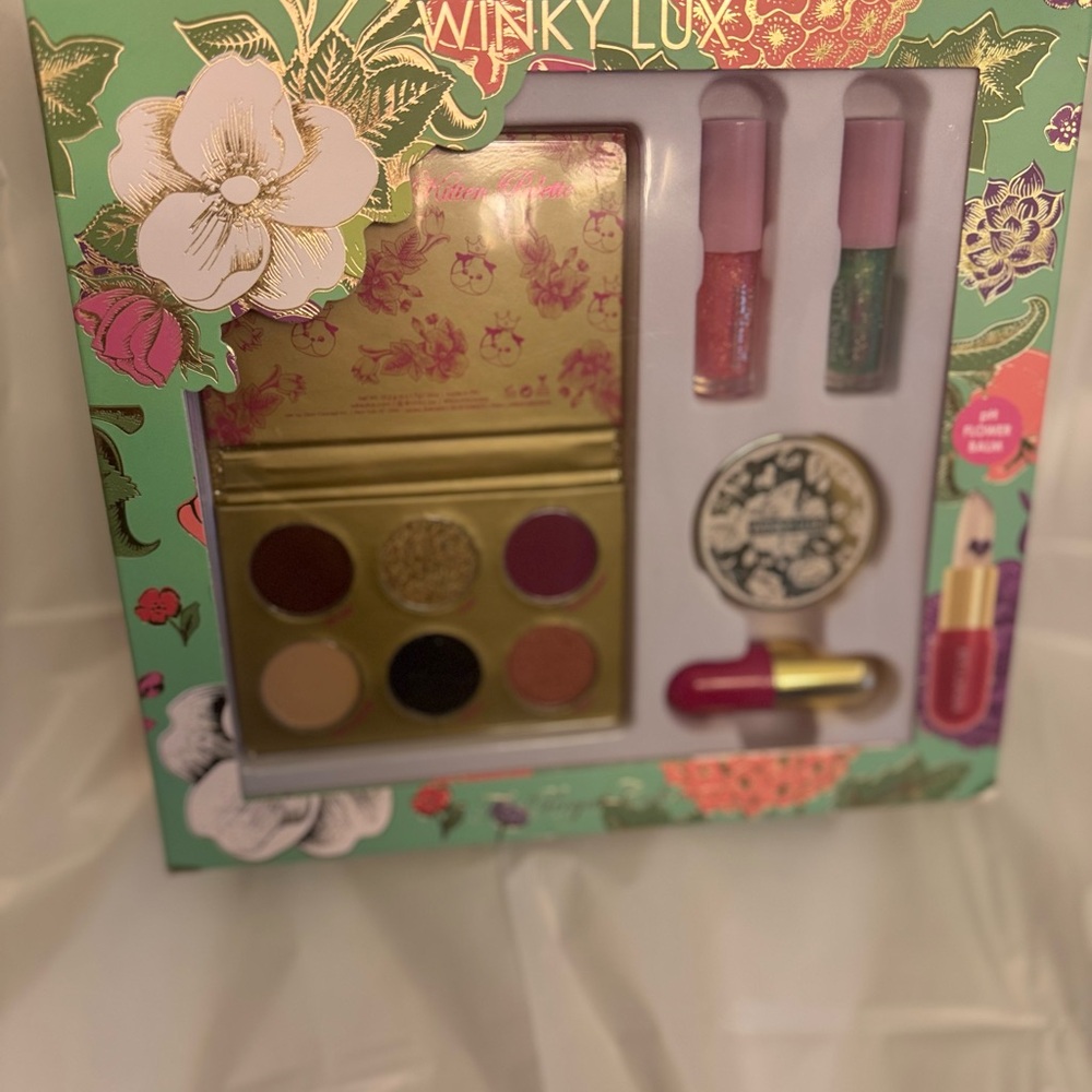 Winky Lux Makeup Set